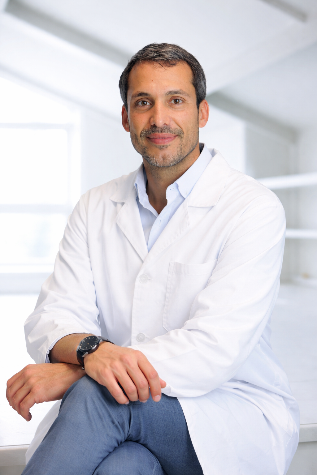 Dr. Emanuel Varela, médico ortopedista